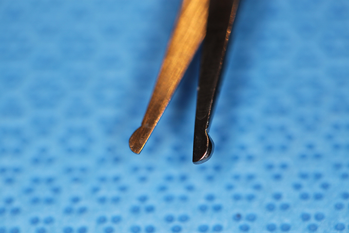 Eye Angled blade probe point scissors